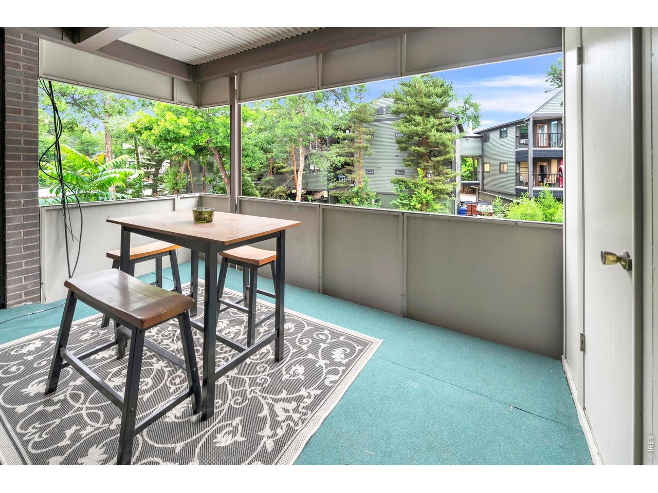 Spacious, tranquil deck