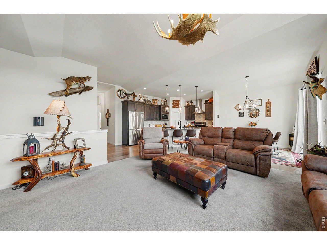 Property Photo 7 Open floor plan