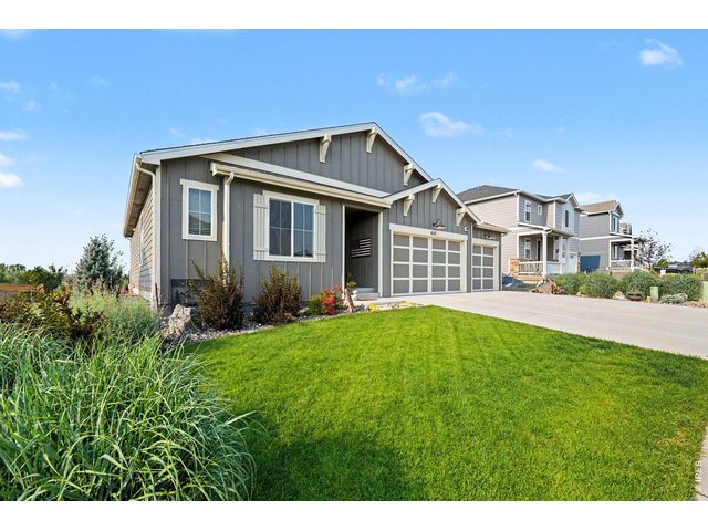 Property Photo 3 Professional landscaping