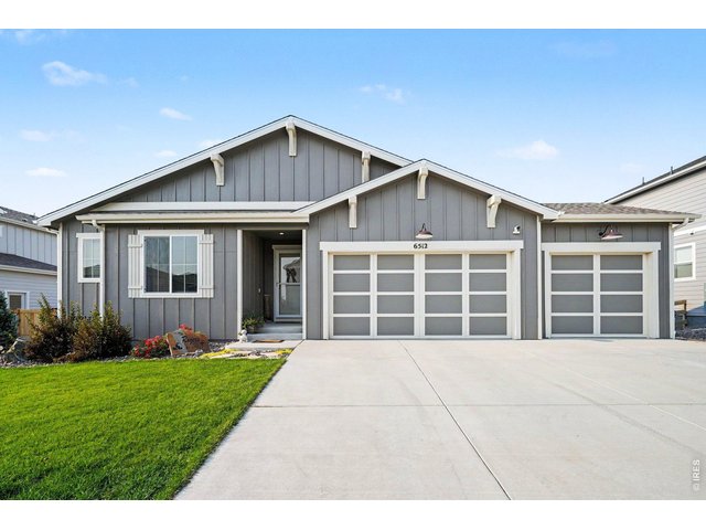 Property Photo 2 This move-in ready 4 bed/3 bath/3 car garage home backs to open space