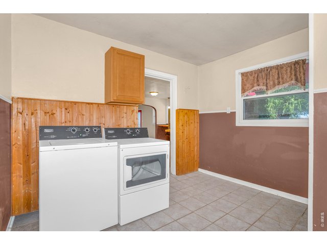 Property Photo 10 Mud/laundry Room off the side entrance.