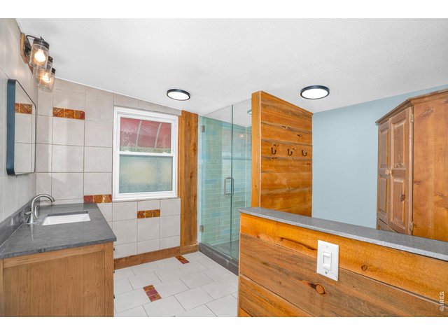 Property Photo 15 Primary Bathroom