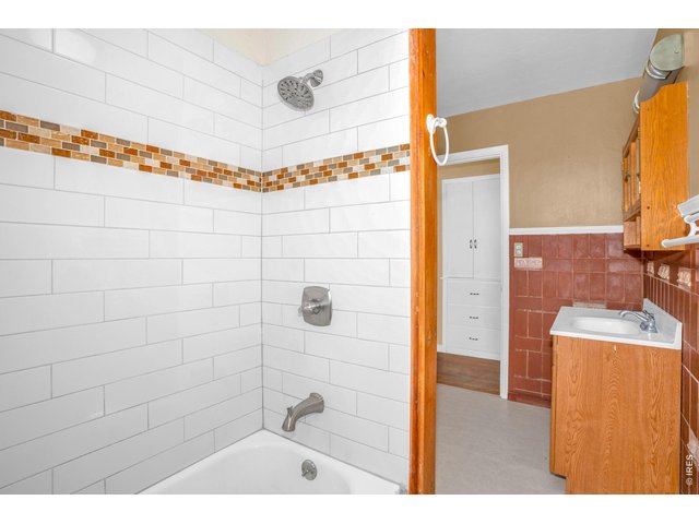 Property Photo 17 2nd Bathroom