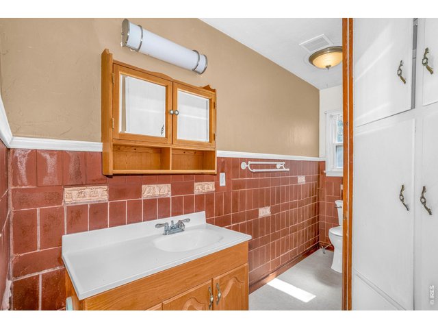 Property Photo 18 2nd bathroom with original tilework