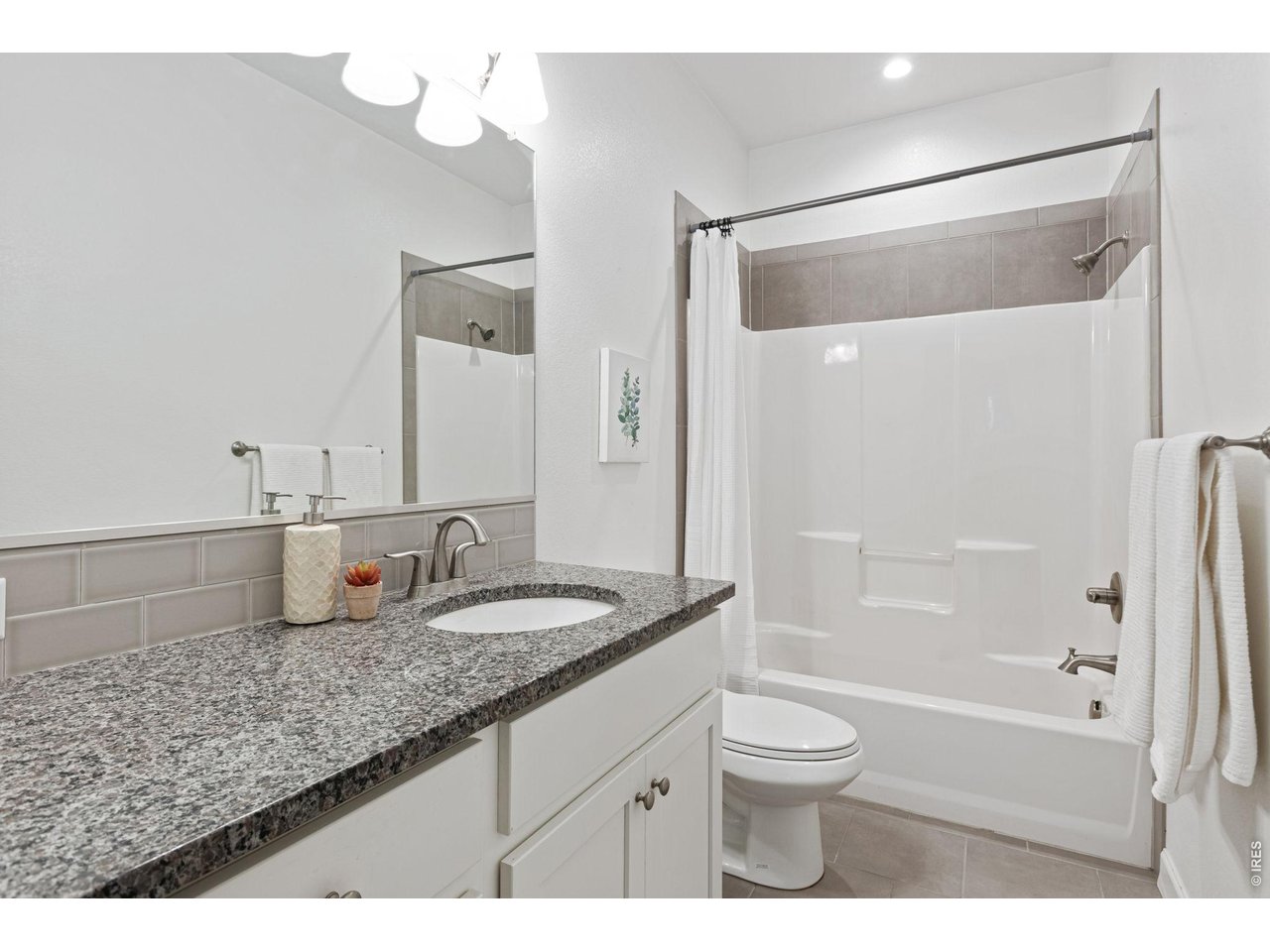 Property Photo 15 Full Main Floor Bath