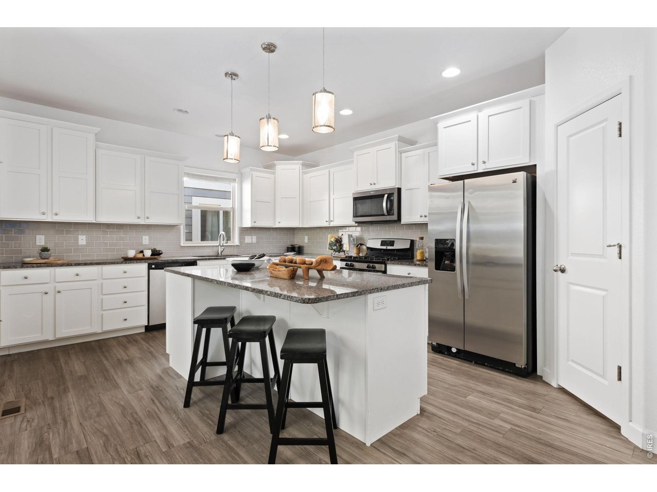 Property Photo 7 Large Kitchen with Center Island is a Chef's Dream