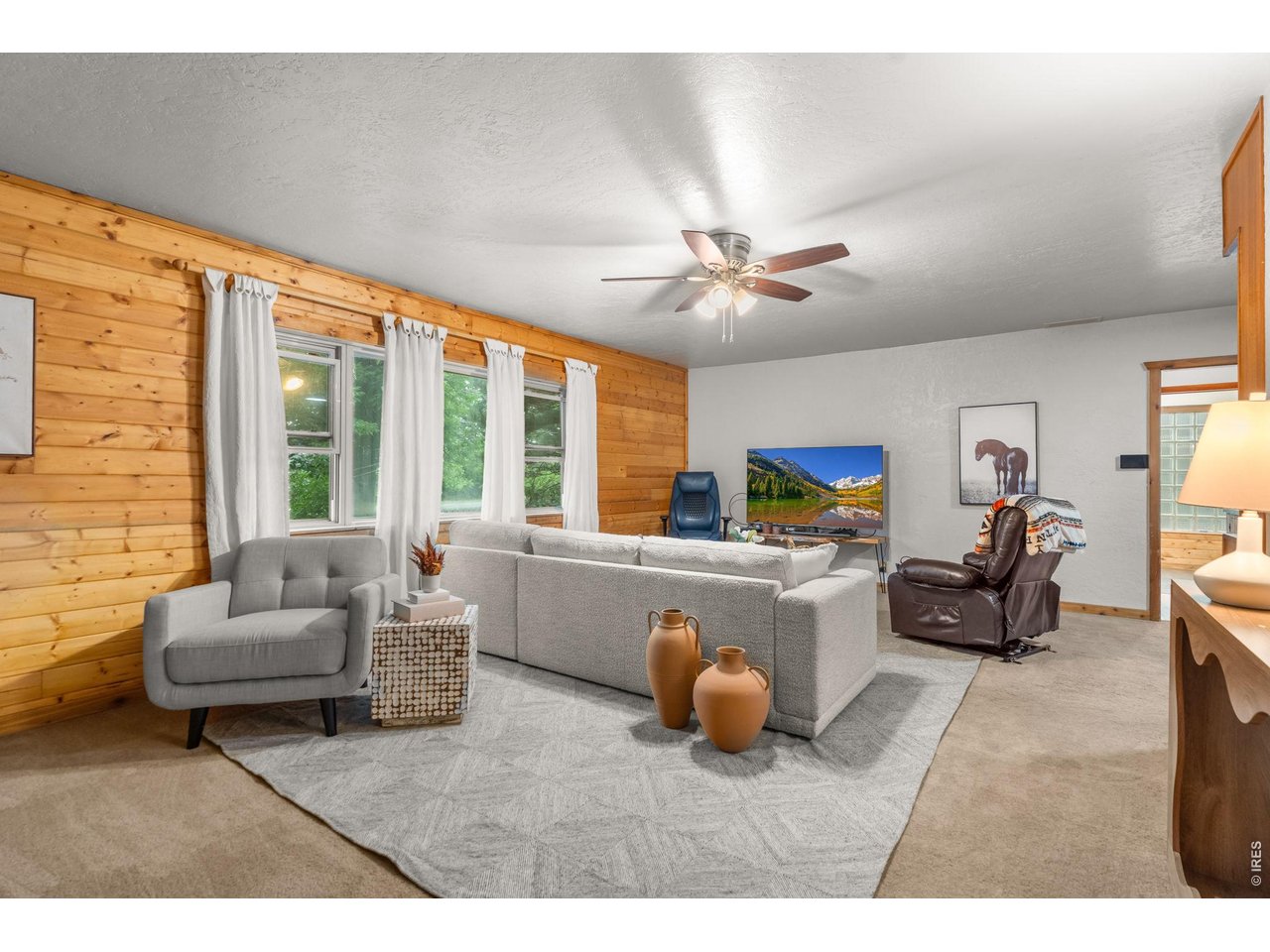 Property Photo 14 Entry Living Room