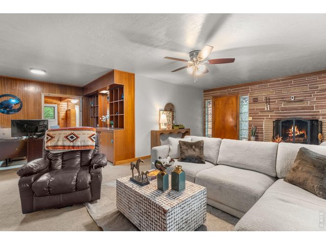Property Photo 16 Large Entry and Family Room
