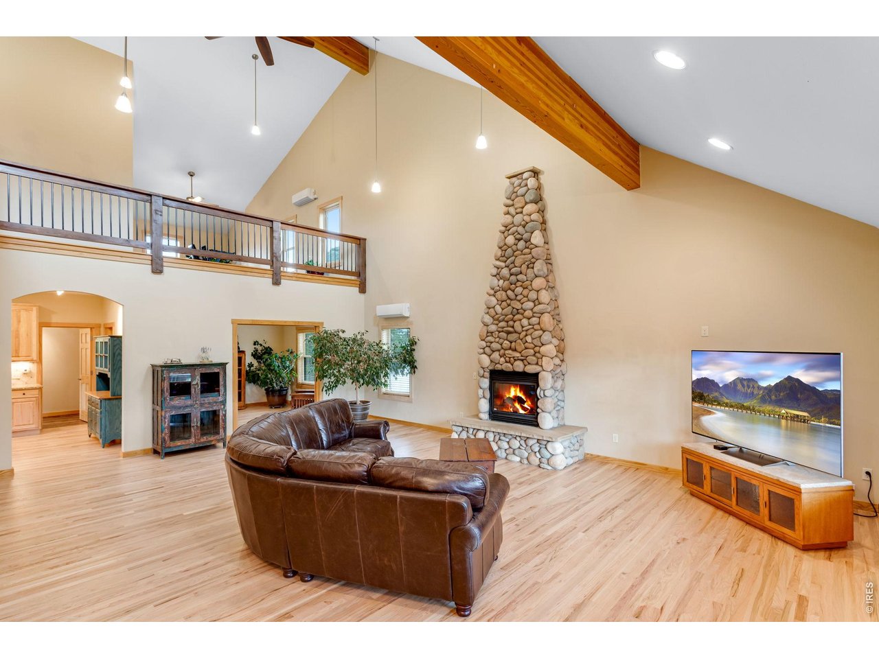 Property Photo 3 Soaring vaulted ceilings with a gigantic loft in the great room.