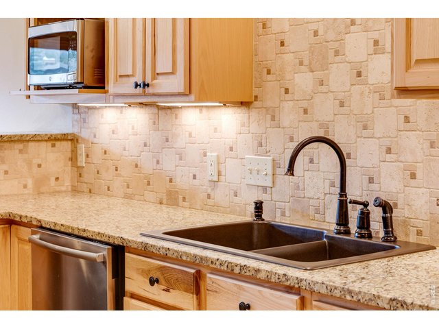 Property Photo 18 All stainless appliances and custom backsplash.