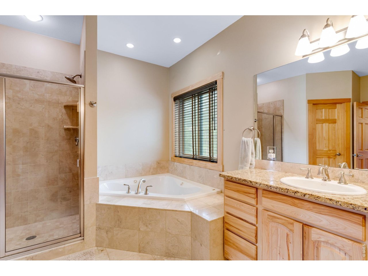 Property Photo 25 Beautiful 5 piece primary bathroom on the main floor.