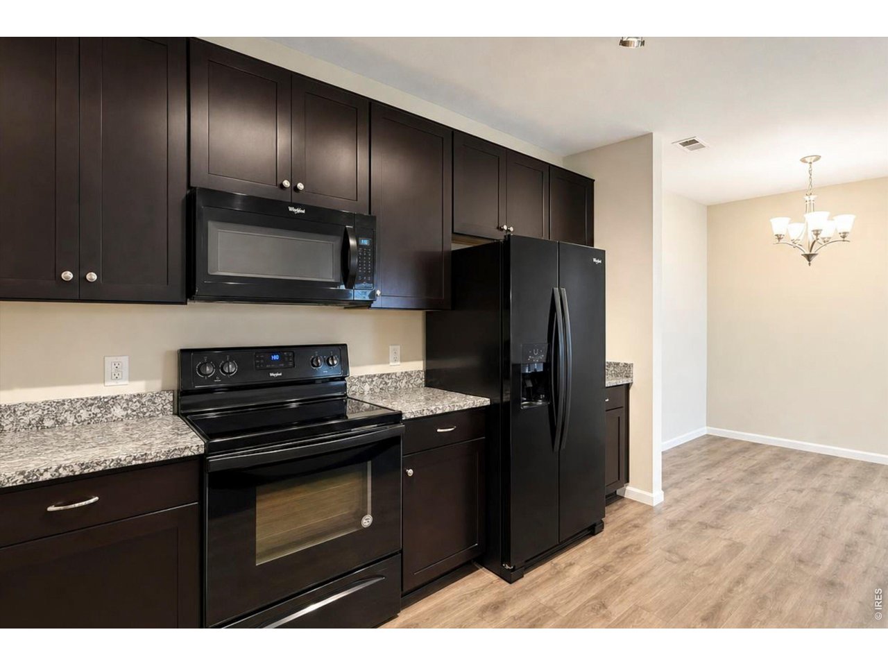 Property Photo 23 Whirlpool Cook Top