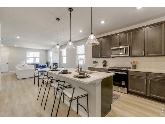 Property Photo 12 Eat-in kitchen