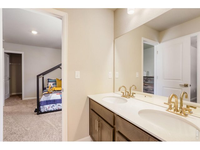 Property Photo 24 Jack & Jill bathroom