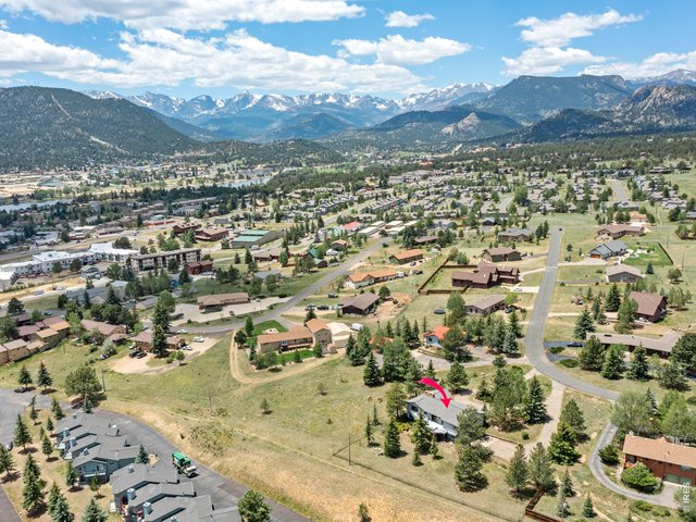 Property Photo 8 Moments to downtown and RMNP