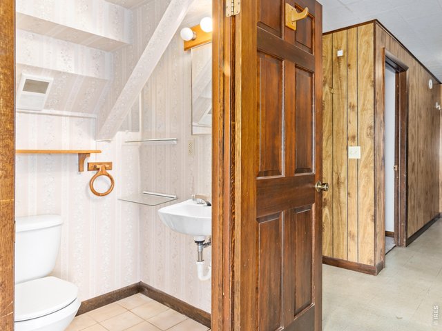 Property Photo 33 Lower level bath 3 of 4