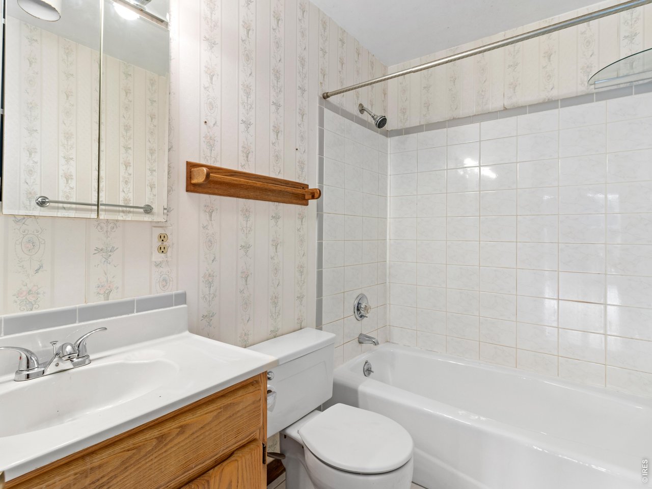 Property Photo 34 Lower level bath 4 of 4