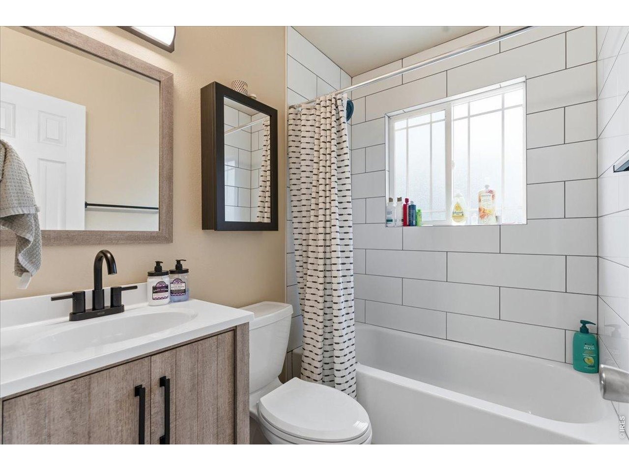 Property Photo 34 Full shared bathroom upstairs