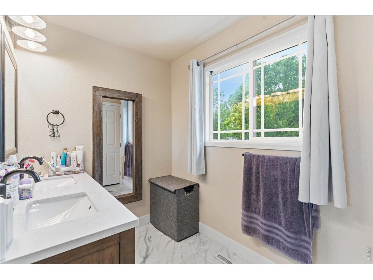 Property Photo 32 Primary bathroom