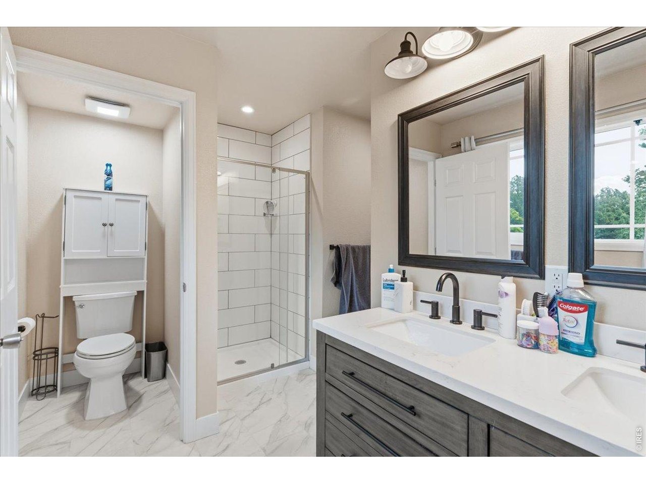 Property Photo 33 Primary bathroom