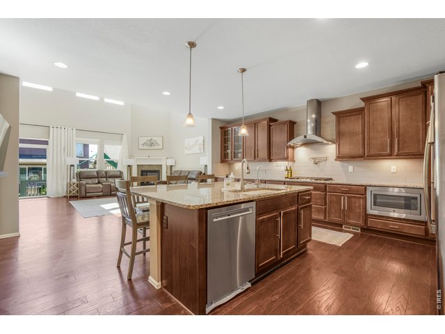 Property Photo 5 kitchen