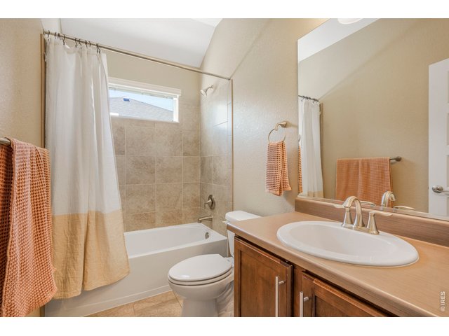 Property Photo 21 guest bathroom