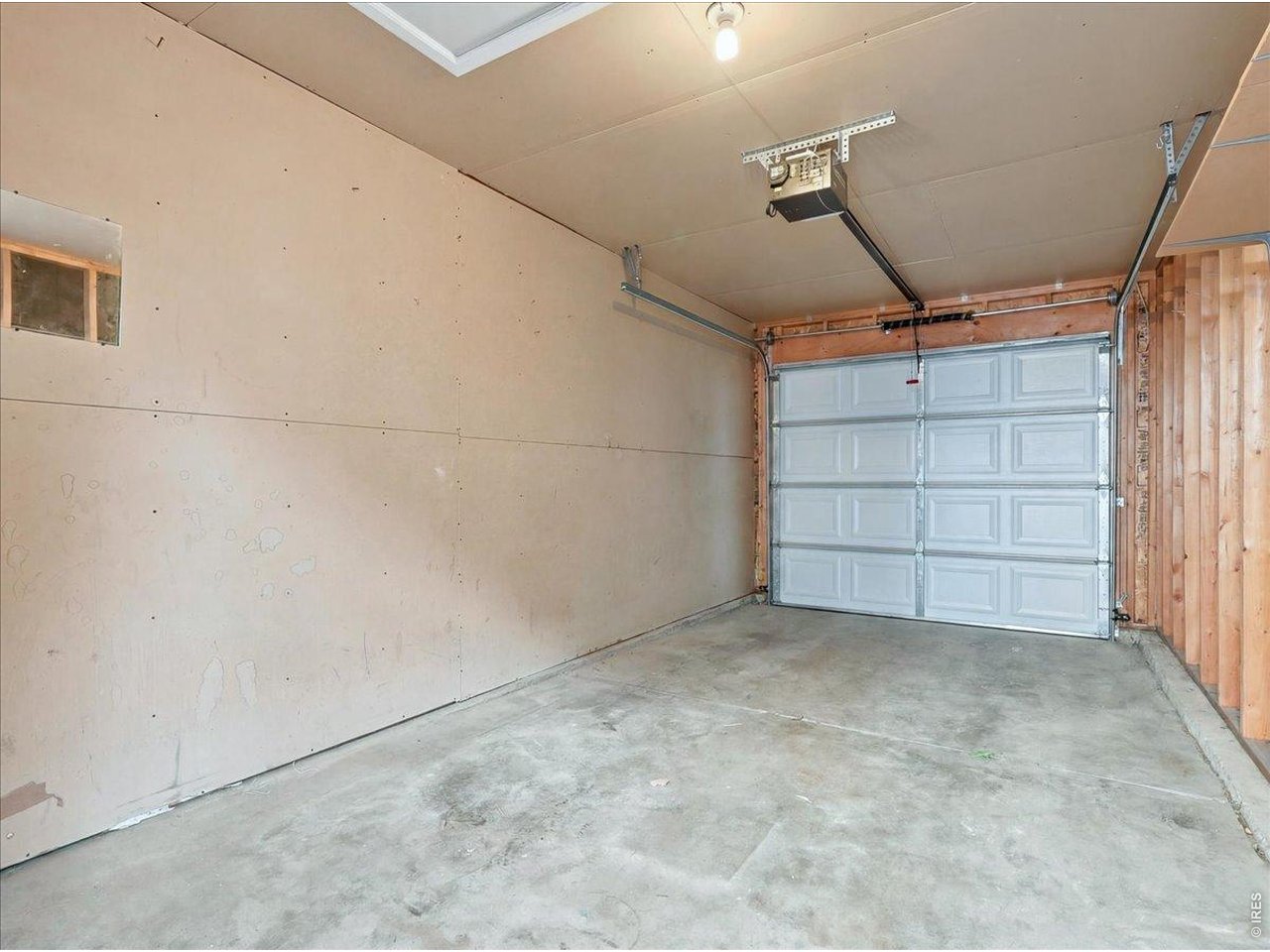 Property Photo 29 garage interior