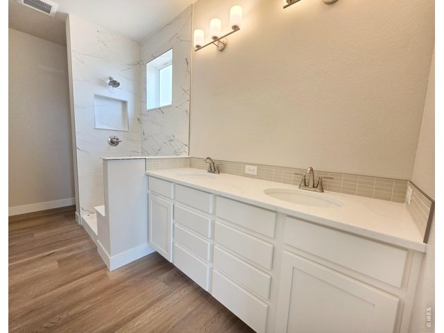 Property Photo 7 primary bath