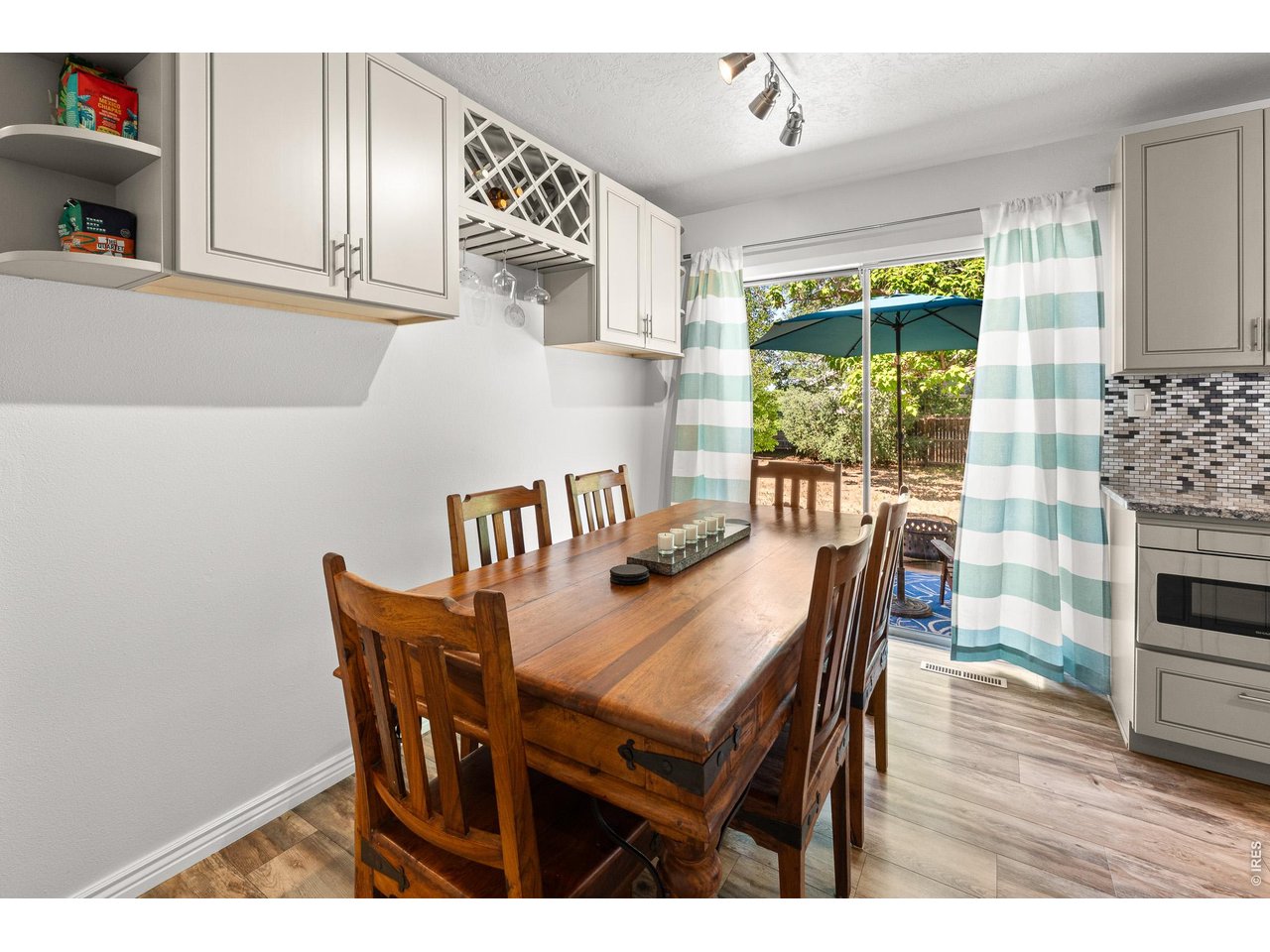 Property Photo 6 Separate dining room large enough for a six top!