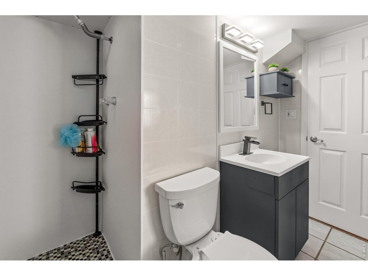 Property Photo 30 Nice tall shower!