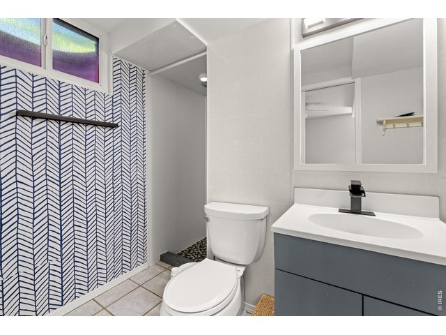 Property Photo 29 Beautifully remodeled 3/4 bathroom downstiars
