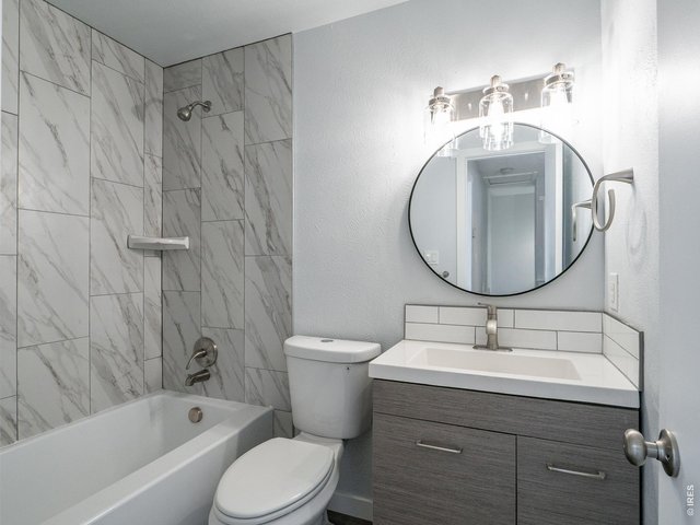 Property Photo 23 Full upstairs bathroom