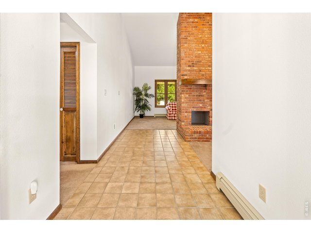 Property Photo 6 Entryway