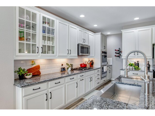 Property Photo 12 Double Ovens, Gas Cooktop and Exterior Vent, Apron sink, walk-in pantry and coffee bar area! Phenomenally appointed kitchen!