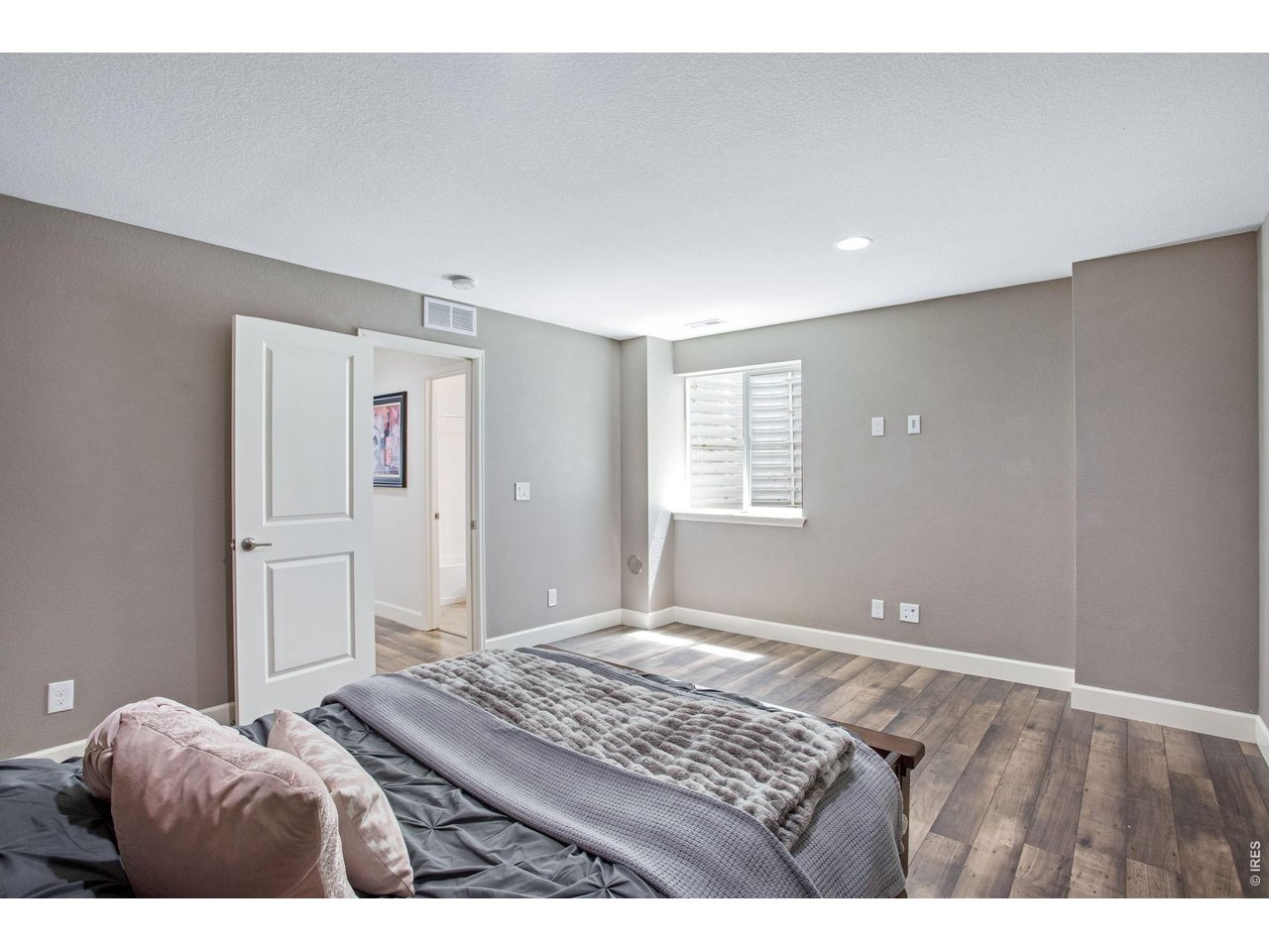 Property Photo 46 Massive lower level guest suite at 16 X 13!
