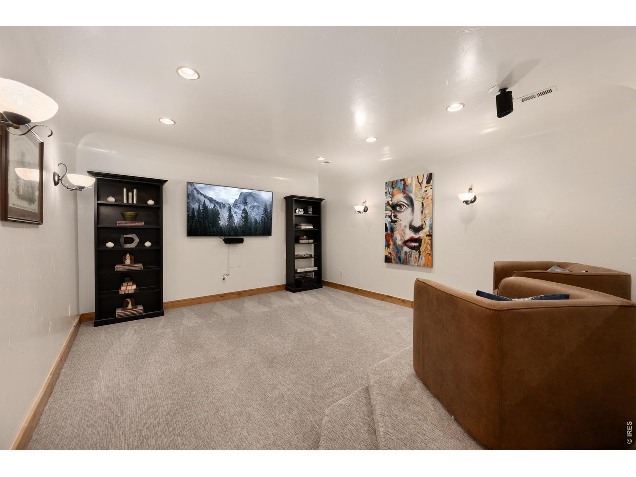 Property Photo 31 Large Theater Room!