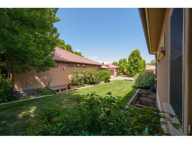 Property Photo 40 Great Side Yard!