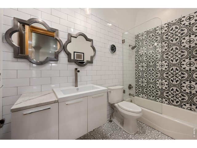 Property Photo 24 Full Guest Bath on Main Level