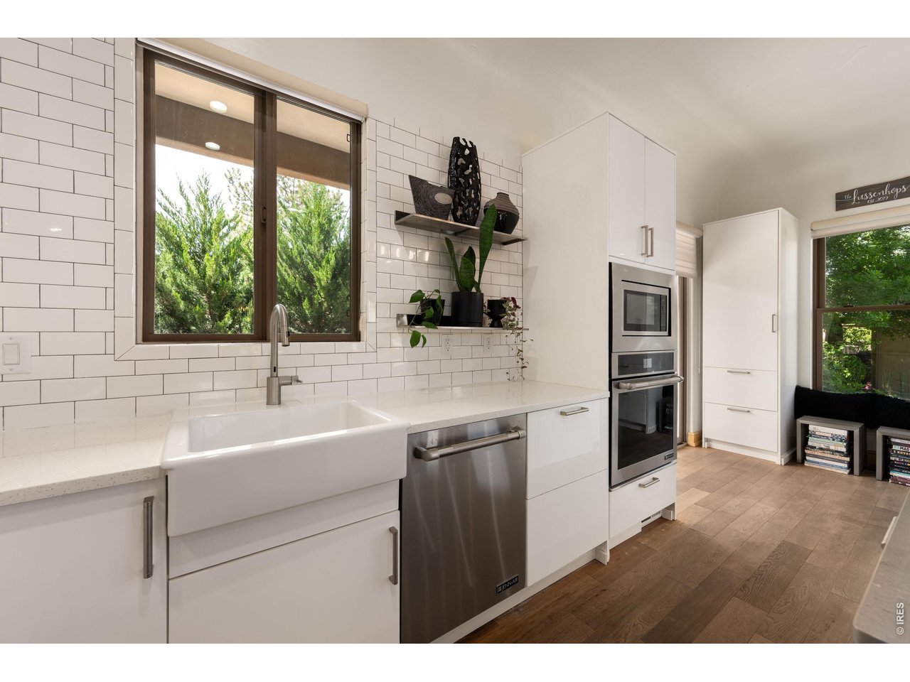 Property Photo 11 Farmhouse Sink & Jenn Air Appliances!