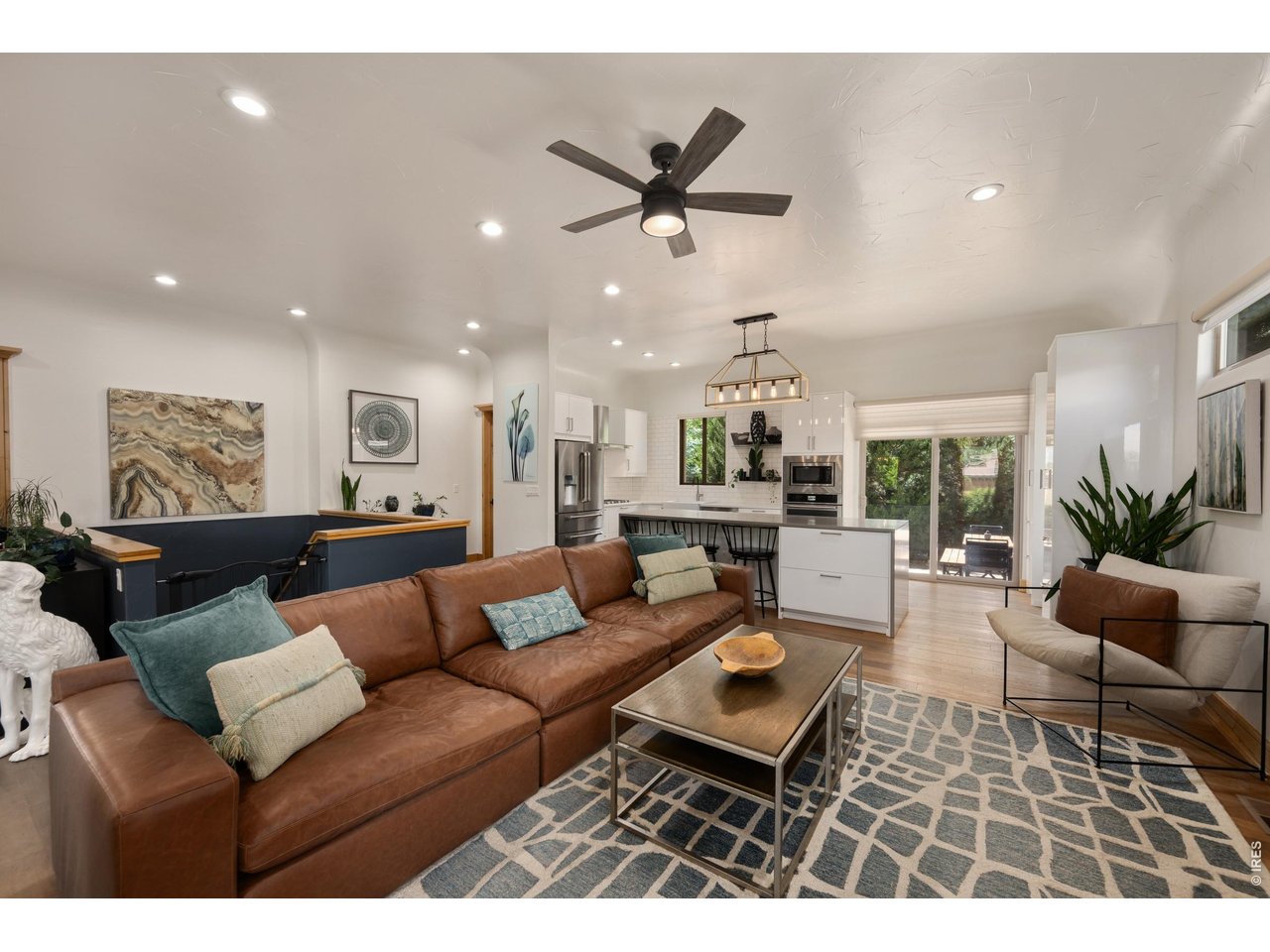 Property Photo 7 Bright & Open Layout!