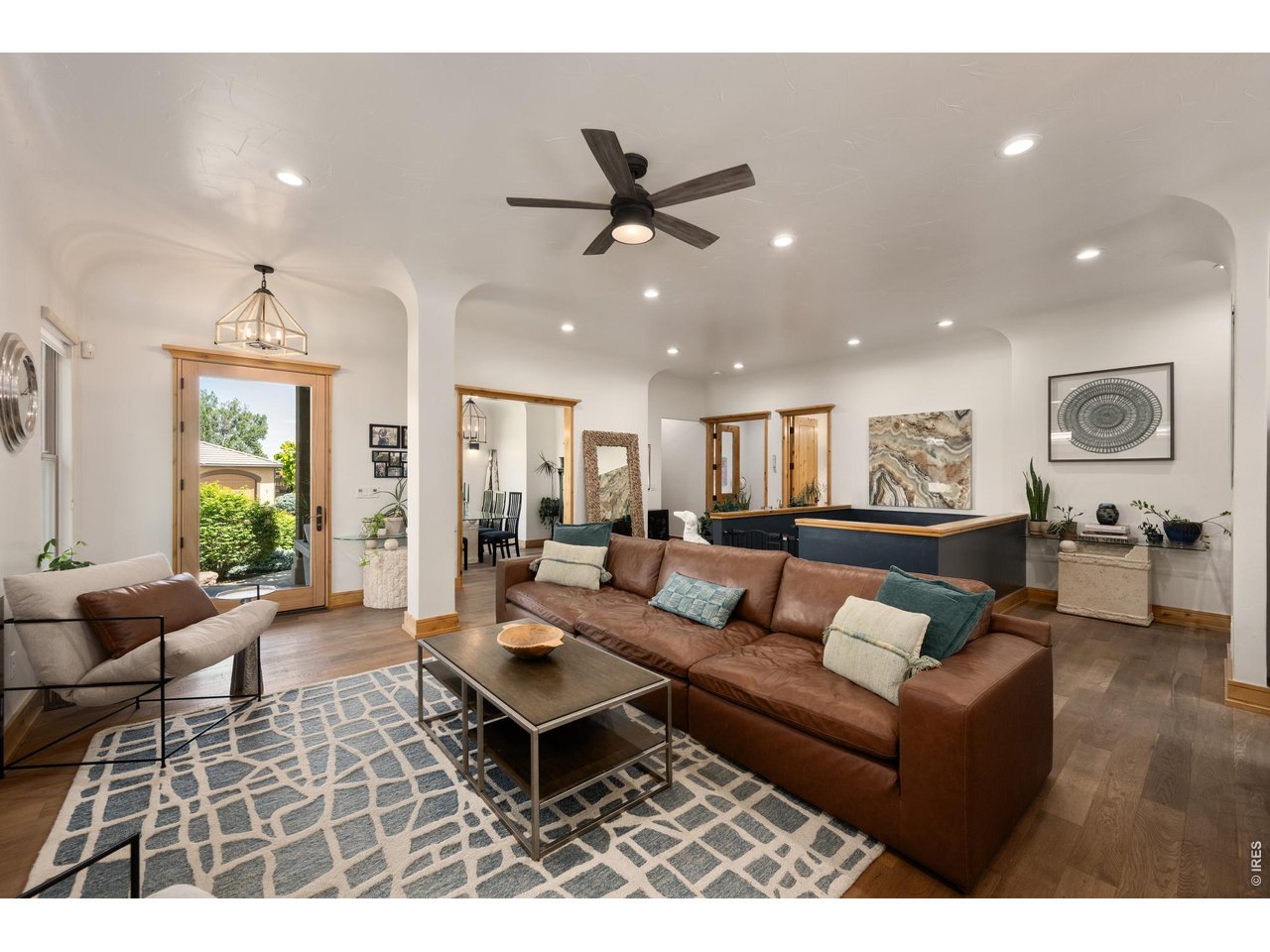 Property Photo 4 Bright & Open Layout!