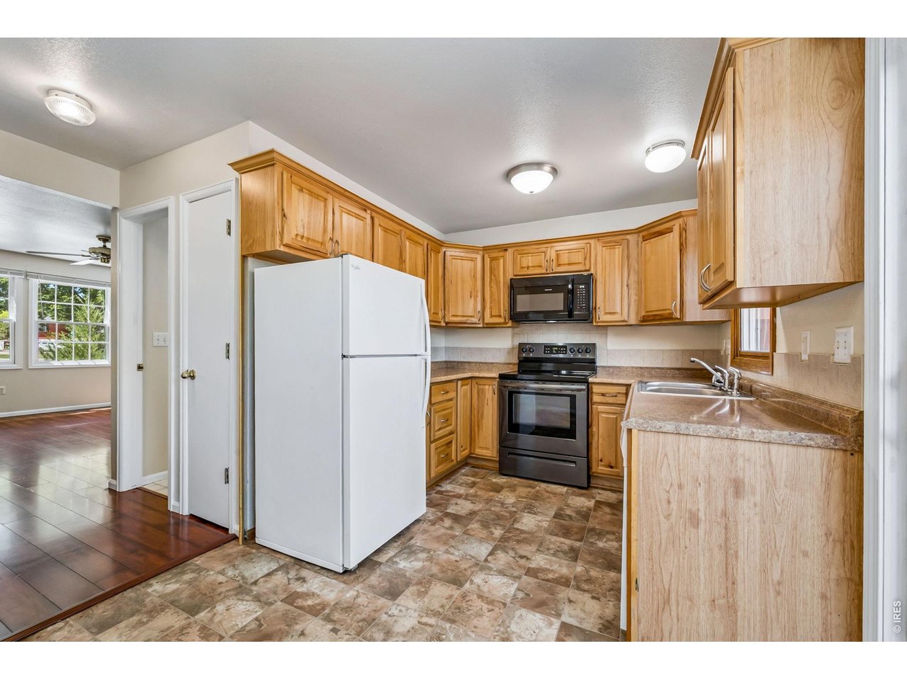 Property Photo 12 All appliances stay