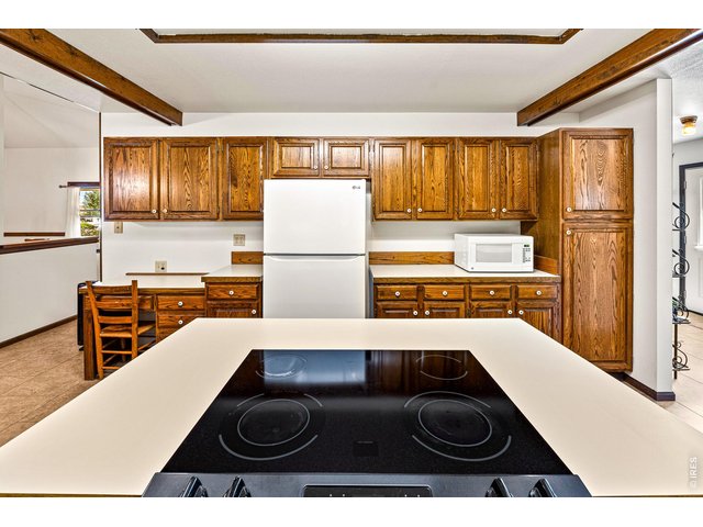 Property Photo 14 Nice big cabinet pantry and a desk area too
