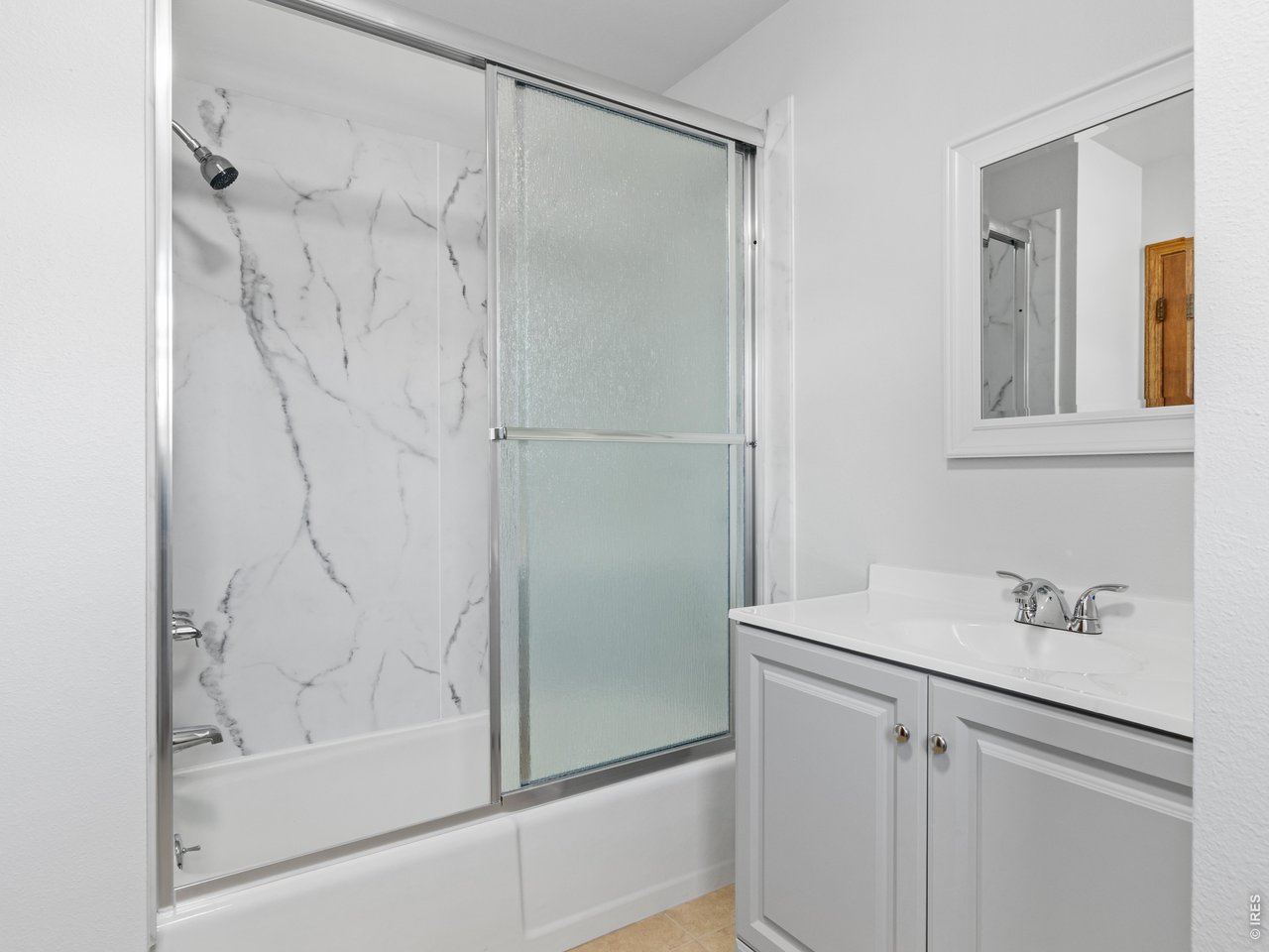 Property Photo 16 Beautifully remodeled full bathroom upper level