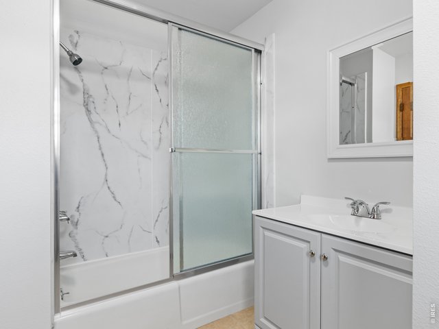 Property Photo 16 Beautifully remodeled full bathroom upper level
