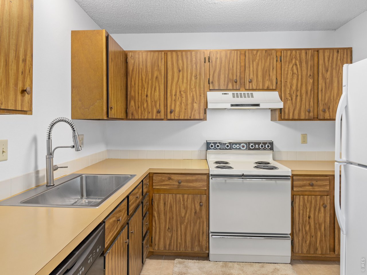 Property Photo 8 Kitchen
