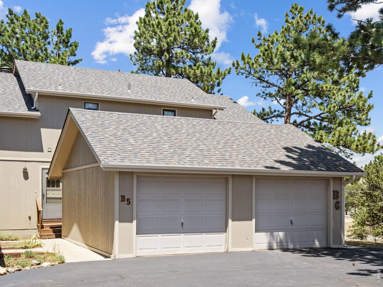 Property Photo 1 Walk to Downtown Estes Park from this move-in-ready mountain retreat!
