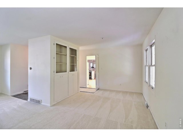 Property Photo 7 Built-In Dining Room China Cabinet