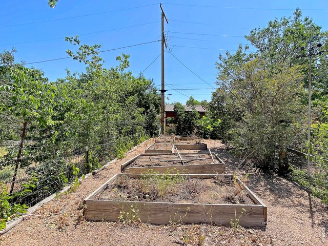 Property Photo 43 Flower Beds All Ready For You