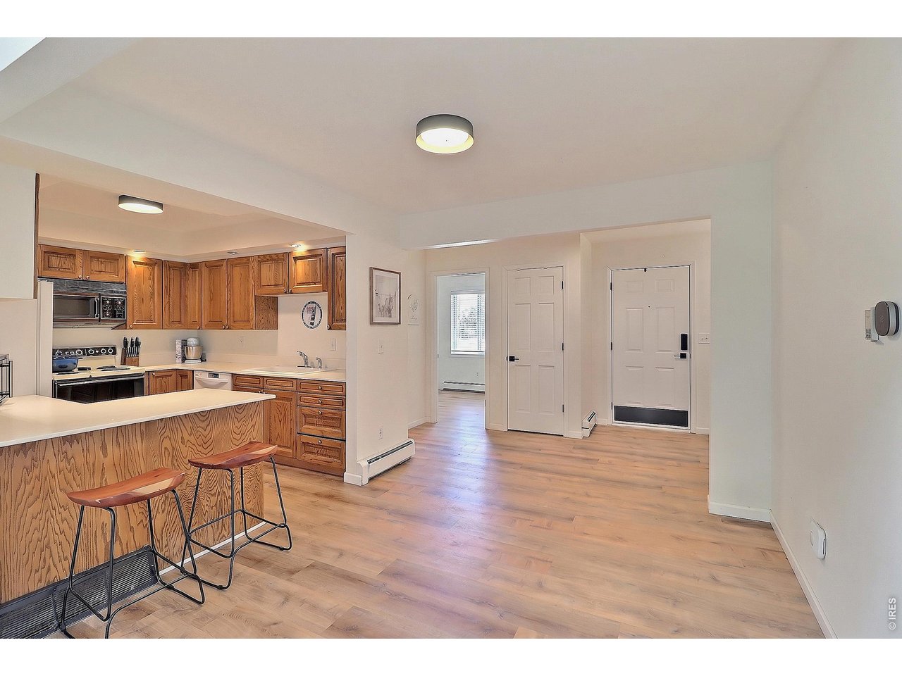 Property Photo 9 Eat-In Kitchen